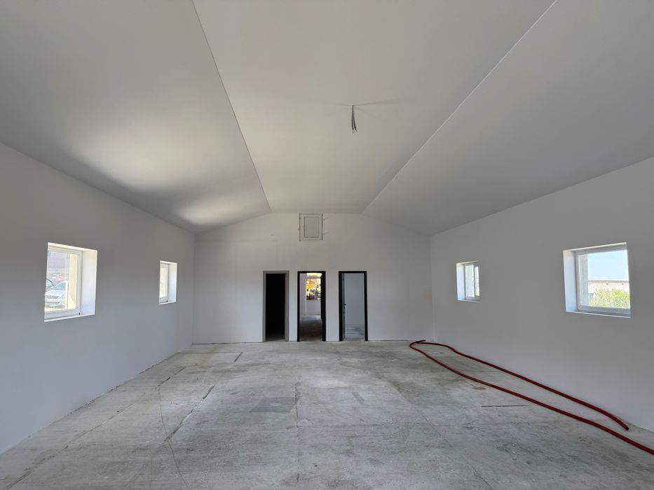 Hală de închiriat 375 mp + curte 1400 mp | acces DJ119 | 5 min centura Bacău | renovată