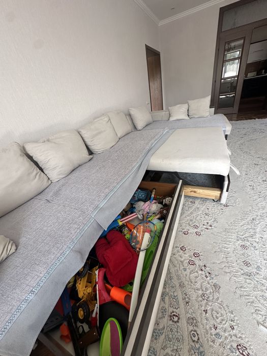 Продам диван в отличном состоянии.