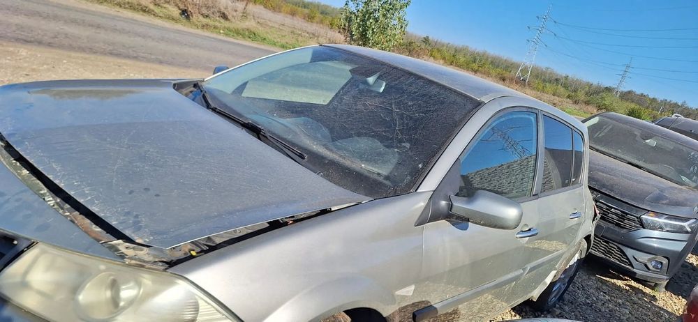 dezmembrez renault megane 2
