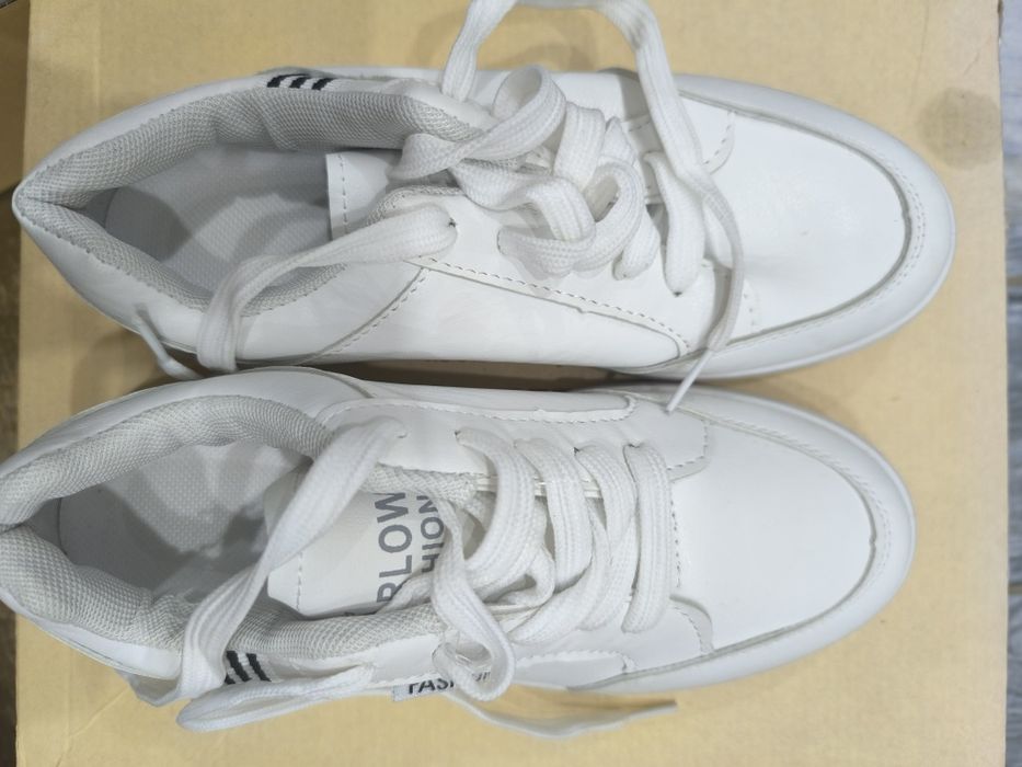 Кроссовки для девочек