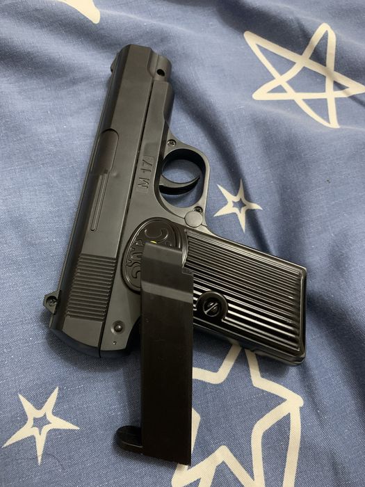Продам пистолет m17 airsoft 6mm почти новый недорого