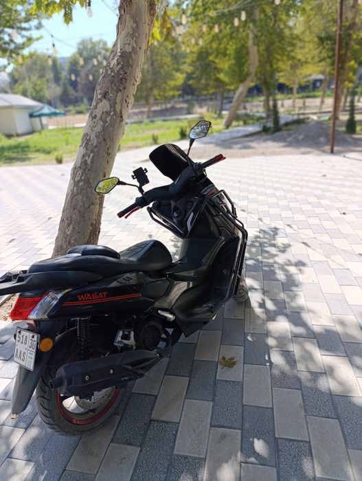 M Max sukuter sotiladi