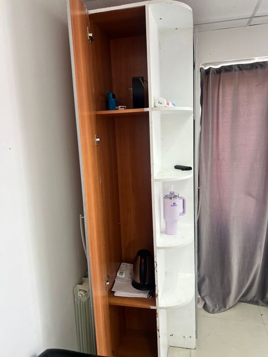 Шкаф, можно для дома или для офиса.