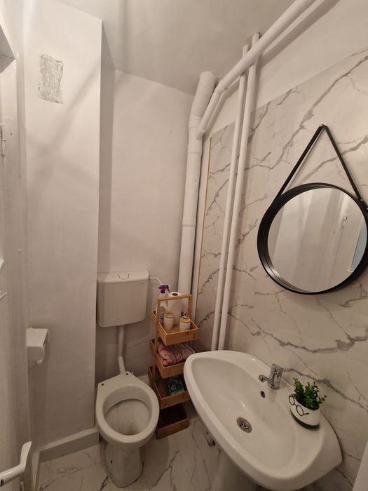 Închiriez apartament cu 4 camere în Rovine (IRUC).