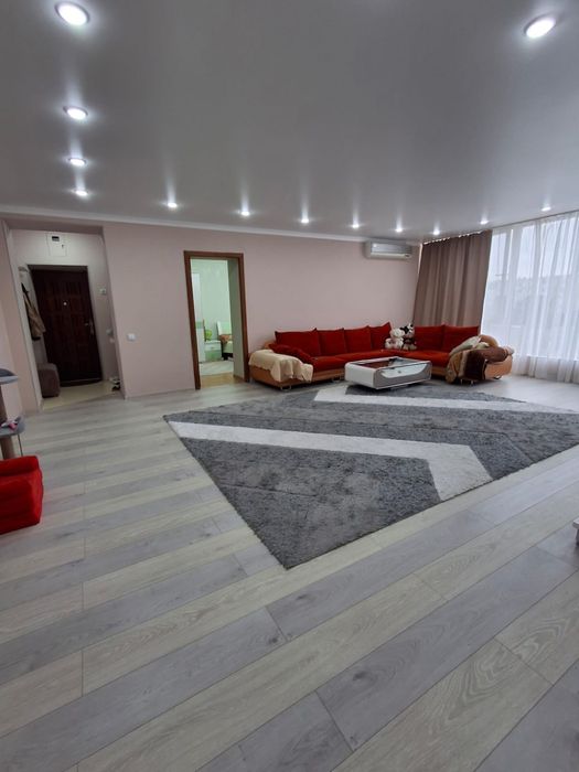 Продам квартиру 4 комн. 15 мкр