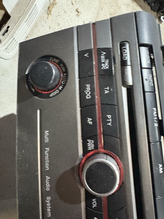 Mazda 3 2006 година СД Радио