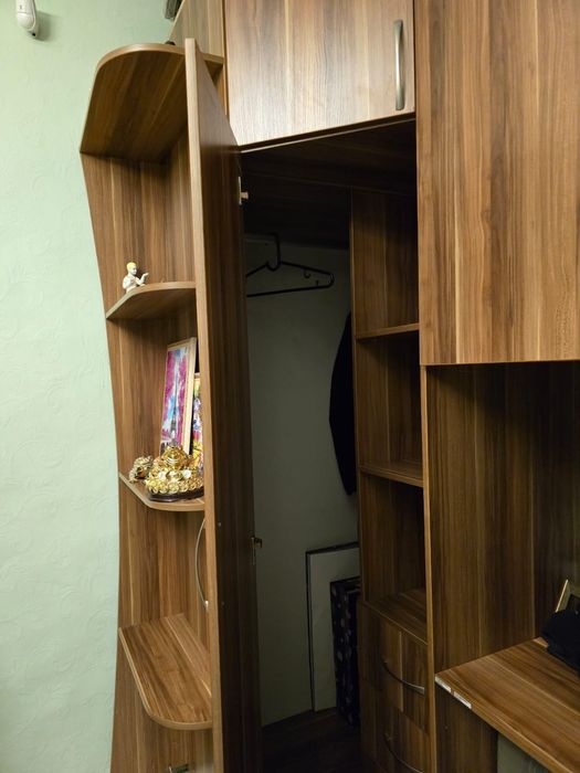 Продам шкаф угловой