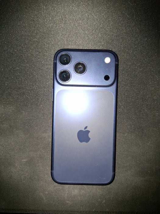 Iphone 17 pro max 256gb 98% капацитет на батерията. С документи и остатъчна гаранция до 16 октомври