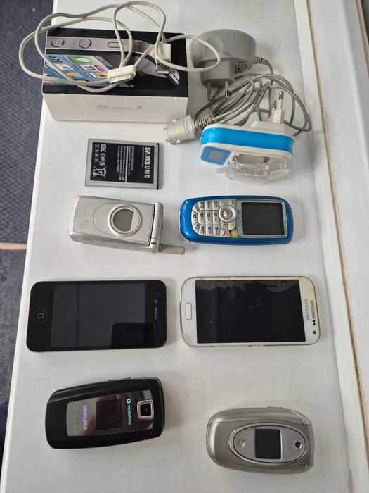 Lot telefoane clasice [+incarcator universal] IPHONE 4, SAMSUNG 4 mini