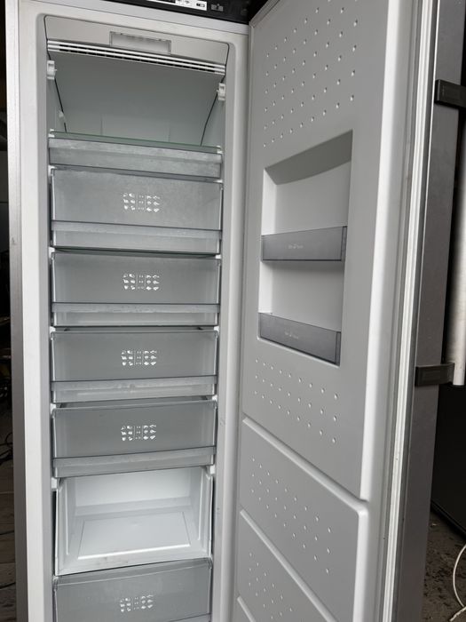 Морозильник стоящий