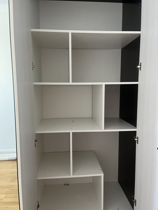 Шкаф для одежды со столиком