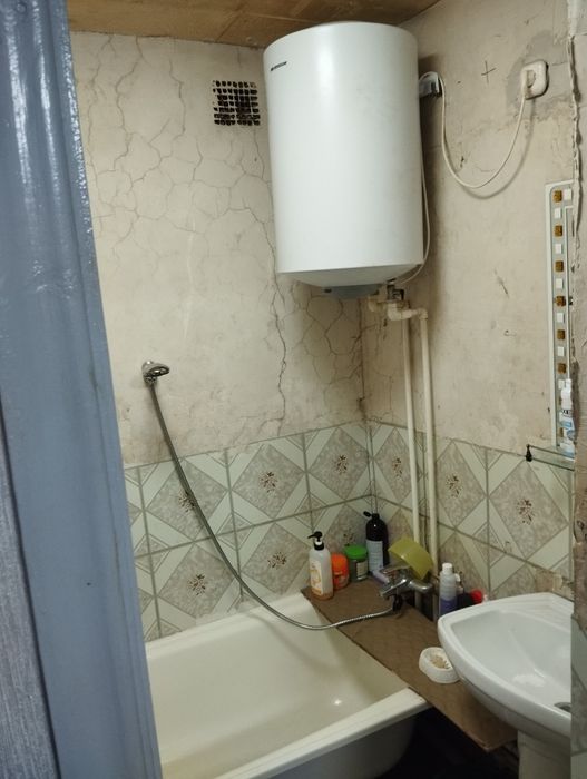 Продам квартиру на ЖБИ узенка