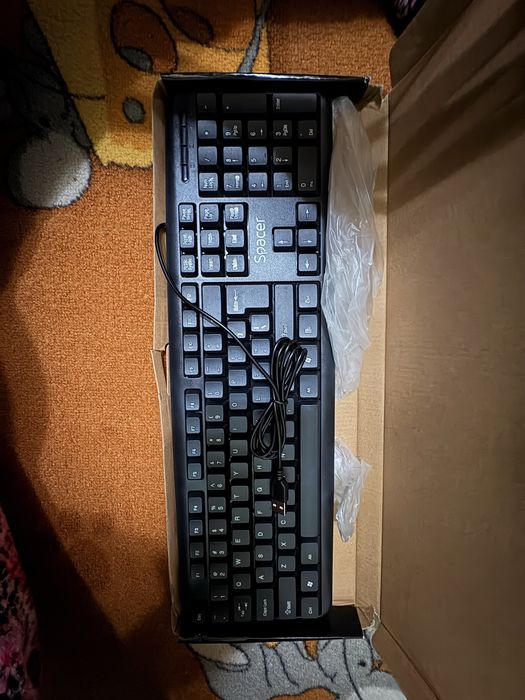 Слушалки ,3D очила и клавиатура