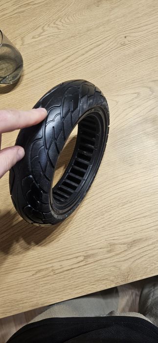 Чисто нова твърда  бандажна гума за тротинетка 10×2.5