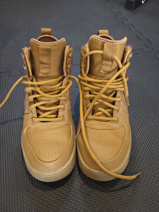 Vând Nike Court Borough Mid Winter – mărimea 42.5