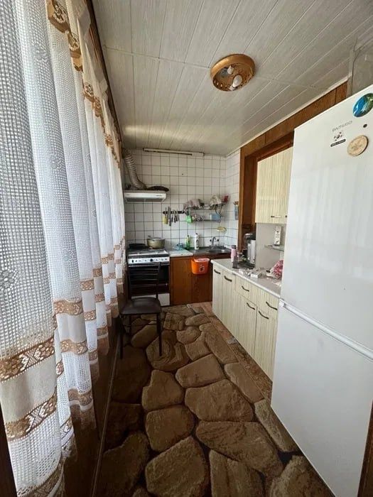 Продаётся ШРуставелли 3в4/4/5 без мебелья без ремонта локации топ !!!