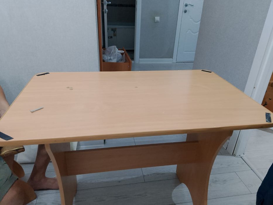 Стол с табуретками 4 шт