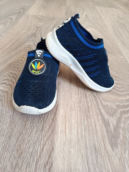 Продам детскую обувь