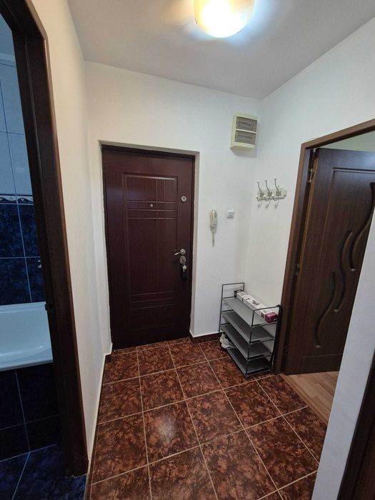 Garsoniera de inchiriat zona Costin Georgian