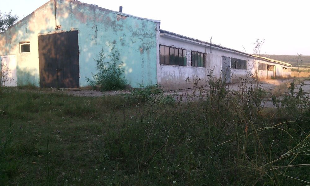 Продавам Селскостопански сгради, обори