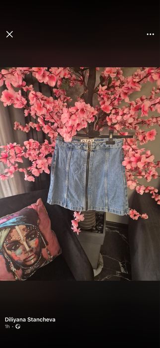 Поли Зара без никакви забележки