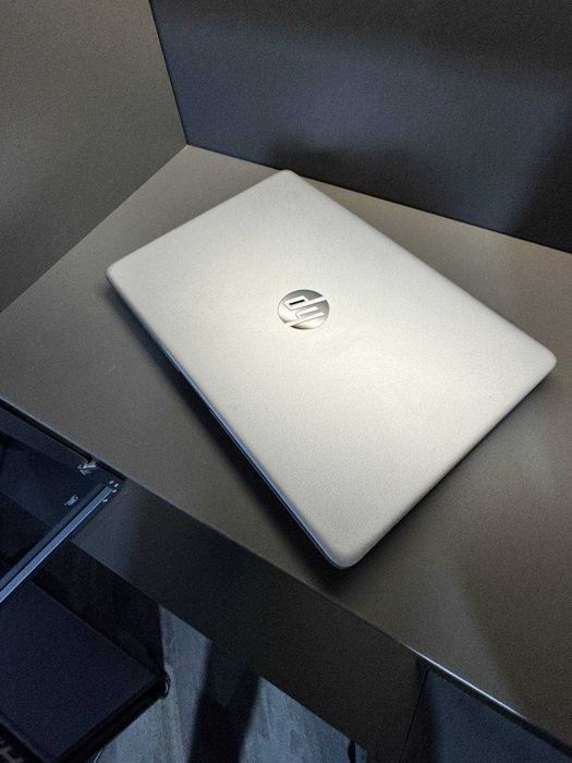 HP  i3 SSD 256/8  GB