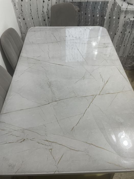 Кухонный стол без стульев