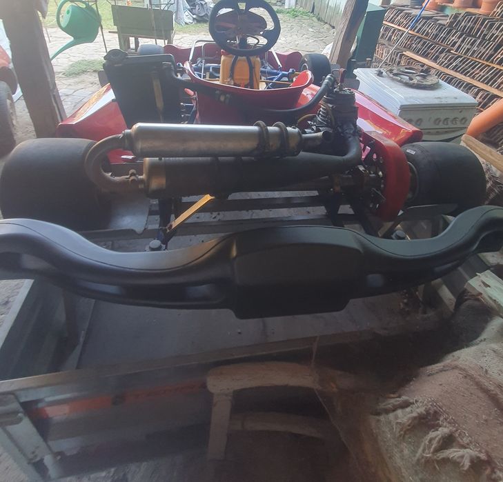 Vând Kart plus remorcă