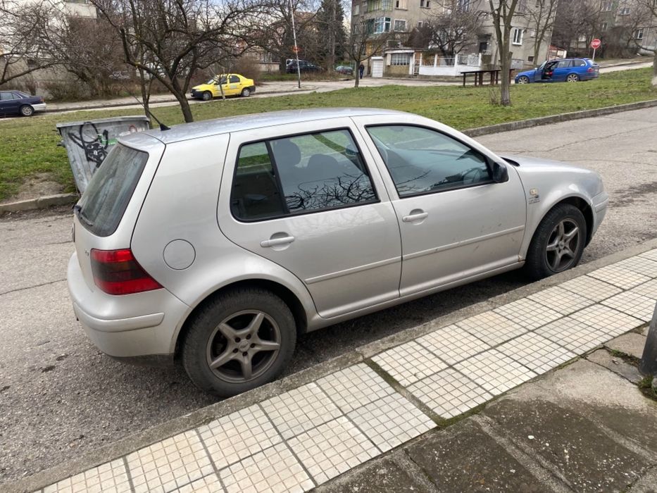 Vw Golf 4 2000 кубика бензин в движение  !