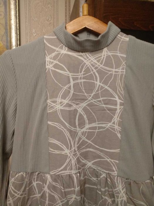 Платье длинное серое с рукавами