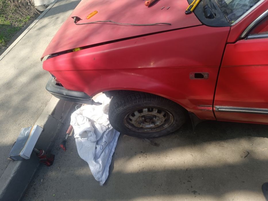 Переднее левое крыло Mazda 323