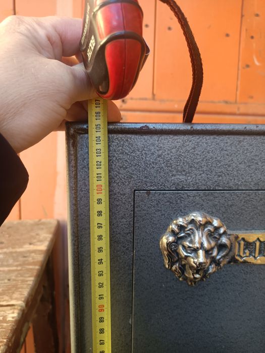 Каса сейф  огнеупорен с шифър и ключ