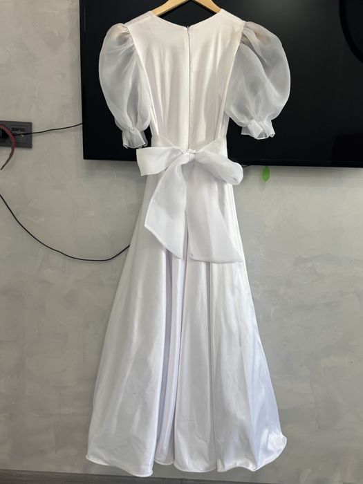 Продаю нежное белое пла