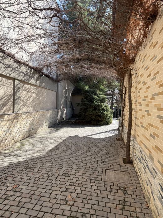 Продается дом вдоль речки бозсу