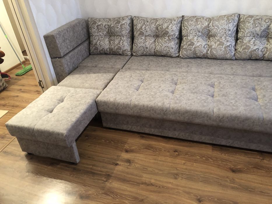 Продаётся диван, длина 3,8 м. Б/у, состояние хорошее