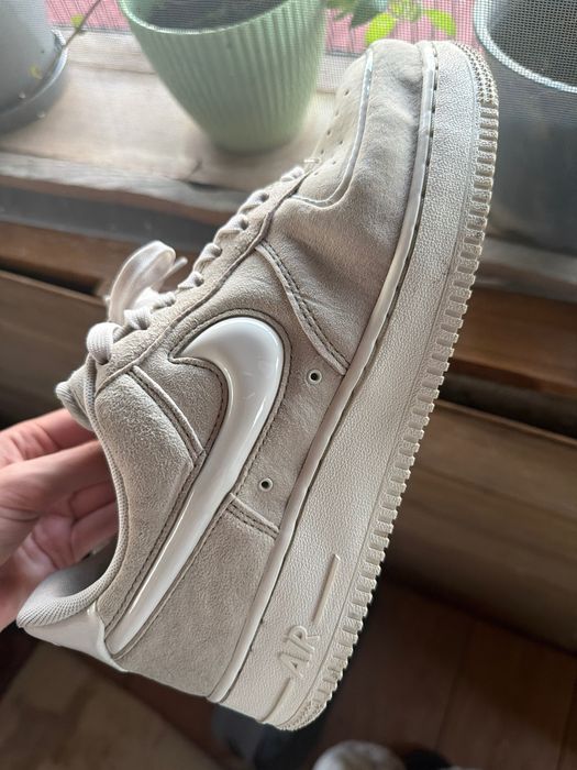 Nike Air Force 1, номер 40,5, от велур в цвят екрю