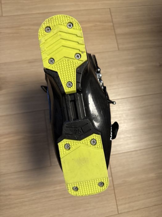 Clapari Salomon junior numarul 25