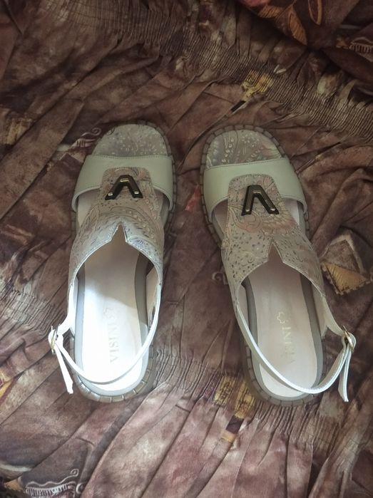 Летни дамски обувки. от естествена кожа