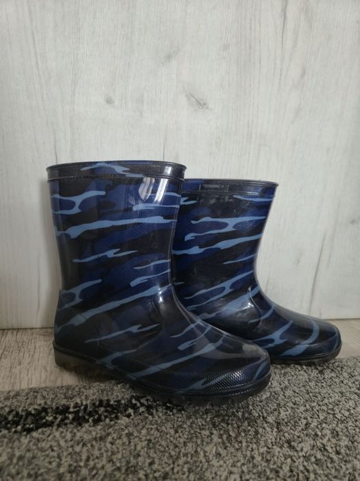 Продам детские резиновые сапоги