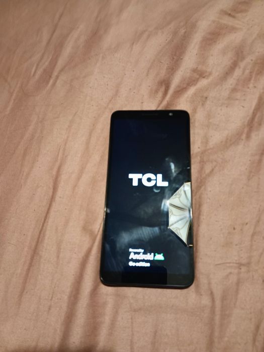Продавам Телефона TCL 501 Нов.
