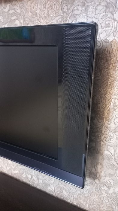Телевизор TCL с кронштейном