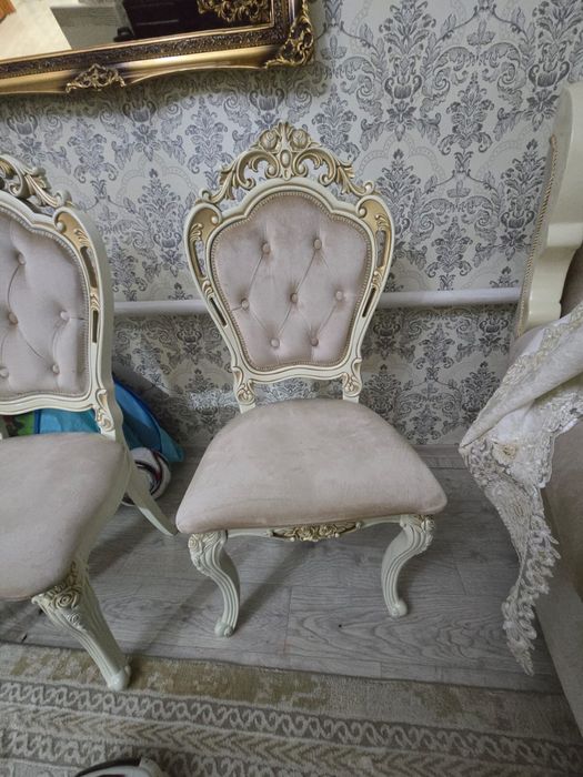 Стол и 6 стульев