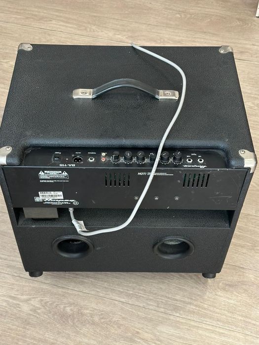 Продам комбоусилитель для бас-гитары Ampeg 100B
