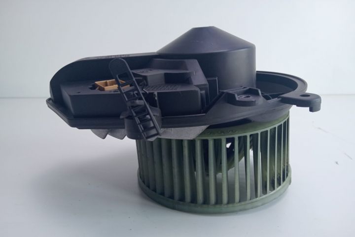 Ventilator habitaclu  8D1820021 Volkswagen VW Passat B5.5 (facelift)