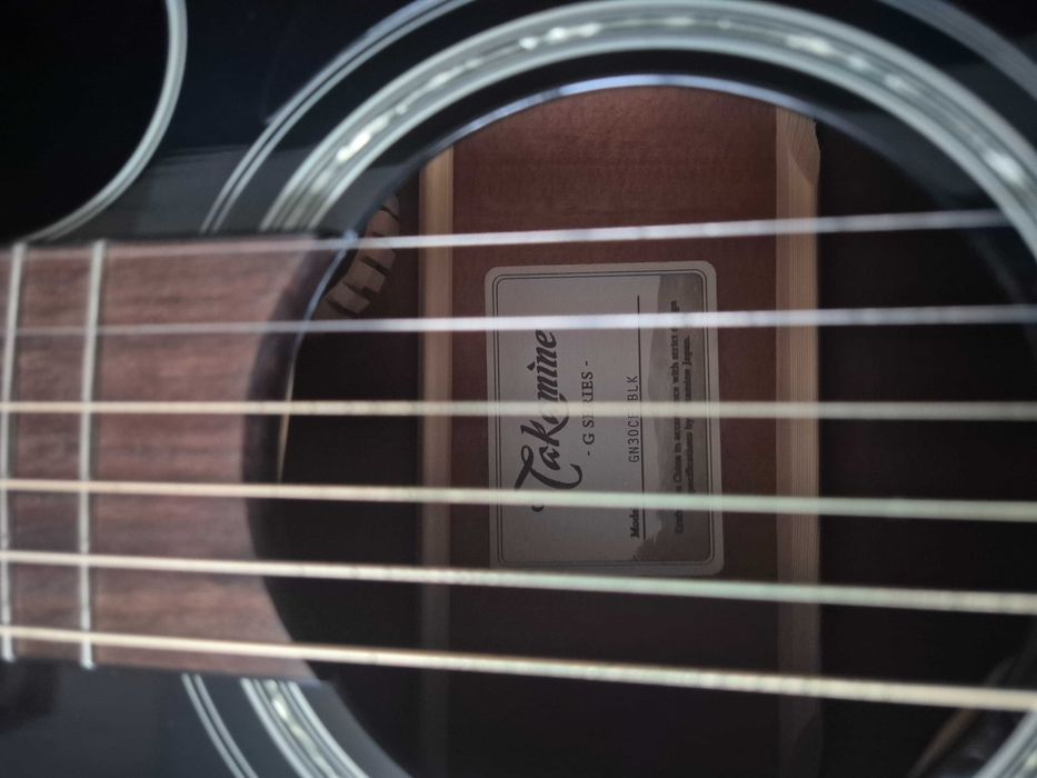 Chirara electro acustica Takamine