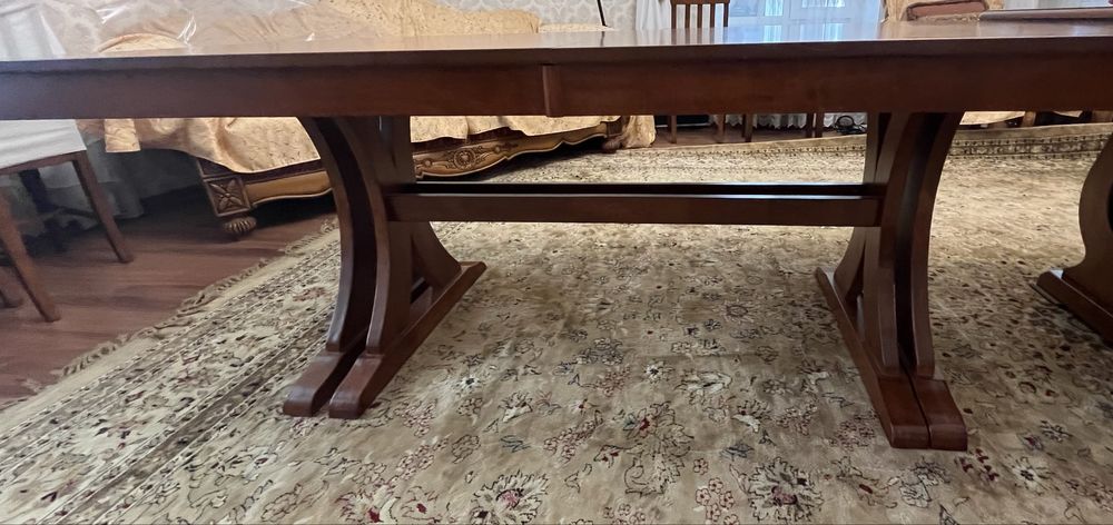 Продам стол обеденный