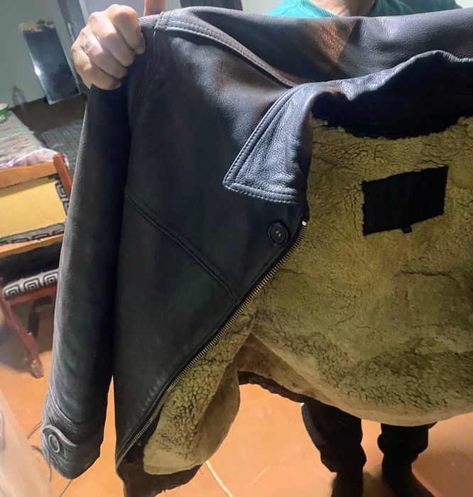 Продам куртку кожанаю превизёную из России в хорошем состоянии