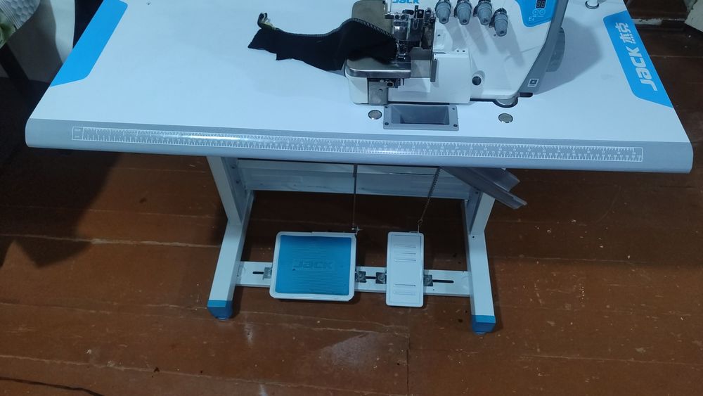 Продам оверлок в отличном состоянии