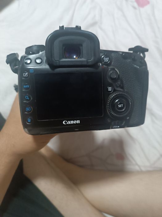 Srochna Canon Mark4 sotiladi