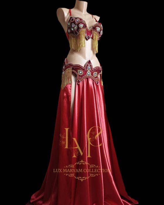 Интернетте қарап жатқан қыздың эротикалық массажы туралы бейне